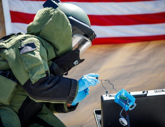 A Royal Australian Navy clearance diver from Clearance Diving Team Four (AUSCDT FOUR) conducts an Improvised Explosive Device (IED) Disposal scenario during Rim of the Pacific (RIMPAC) 2022. 